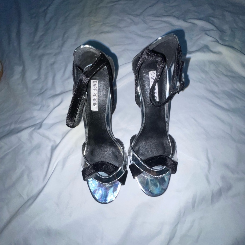 Cape Robbin Women's Black and Silver Heels